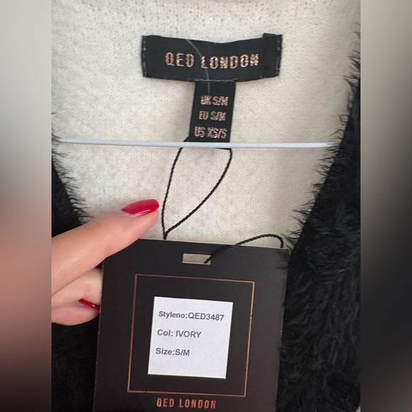 QED London Ivory Contrast Trim Vest S/M – NWT - Picture 7 of 14